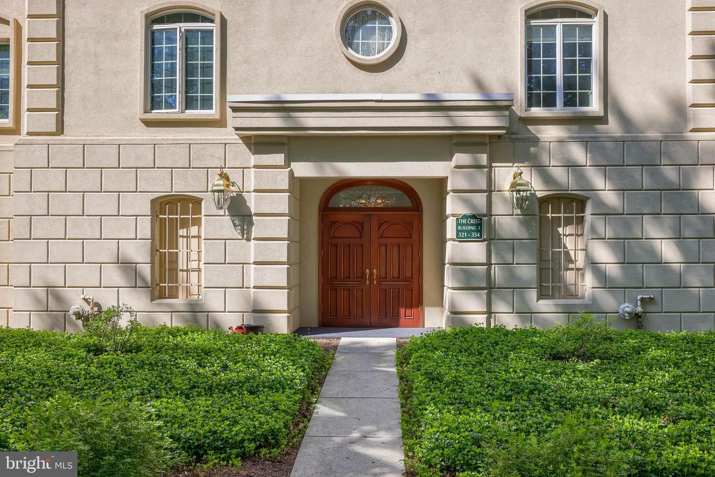 Property Photo:  2025 S Queen Street 321  PA 17403 