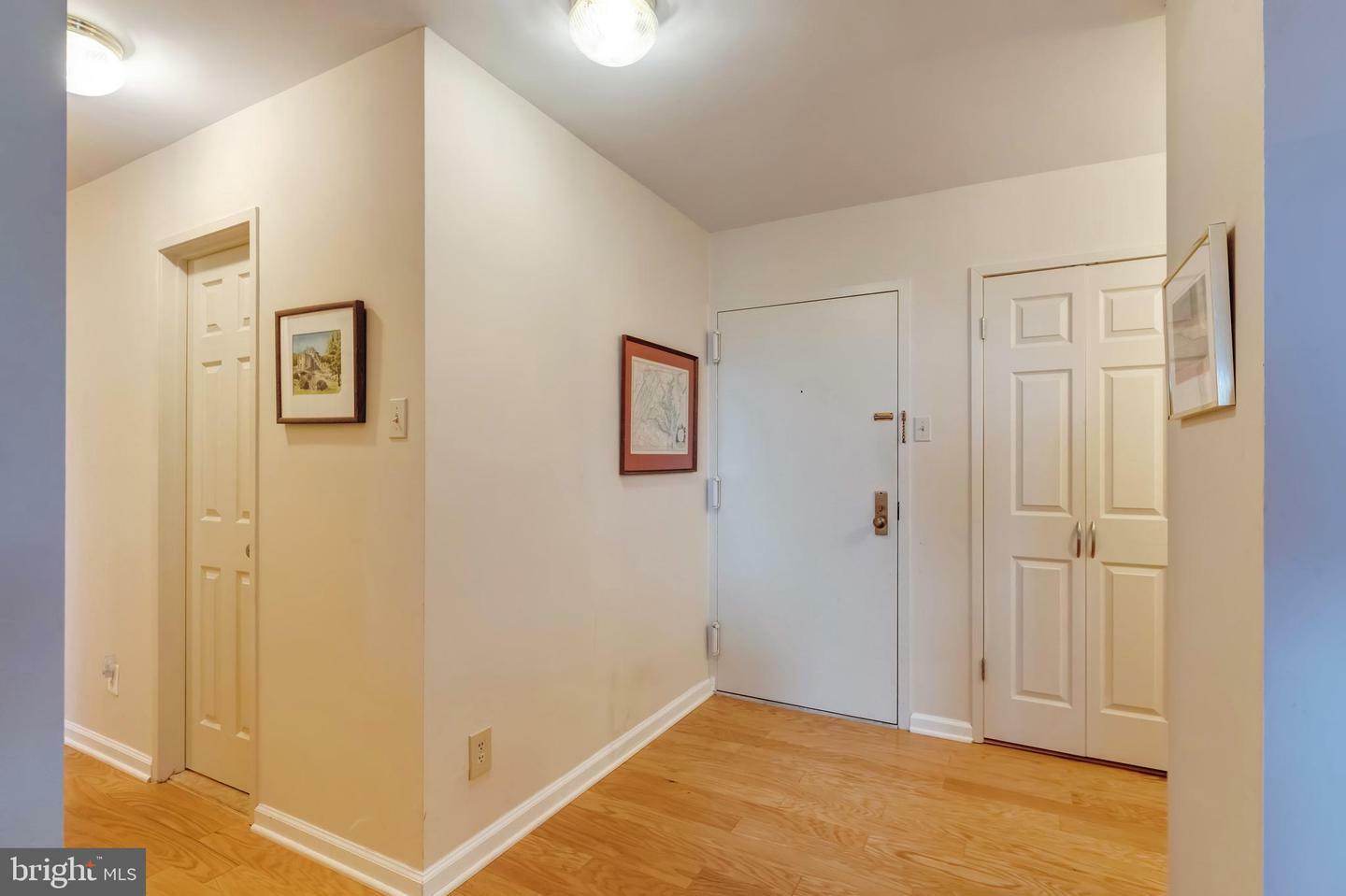 Property Photo: 1800 Old Meadow Road 321 VA 22102