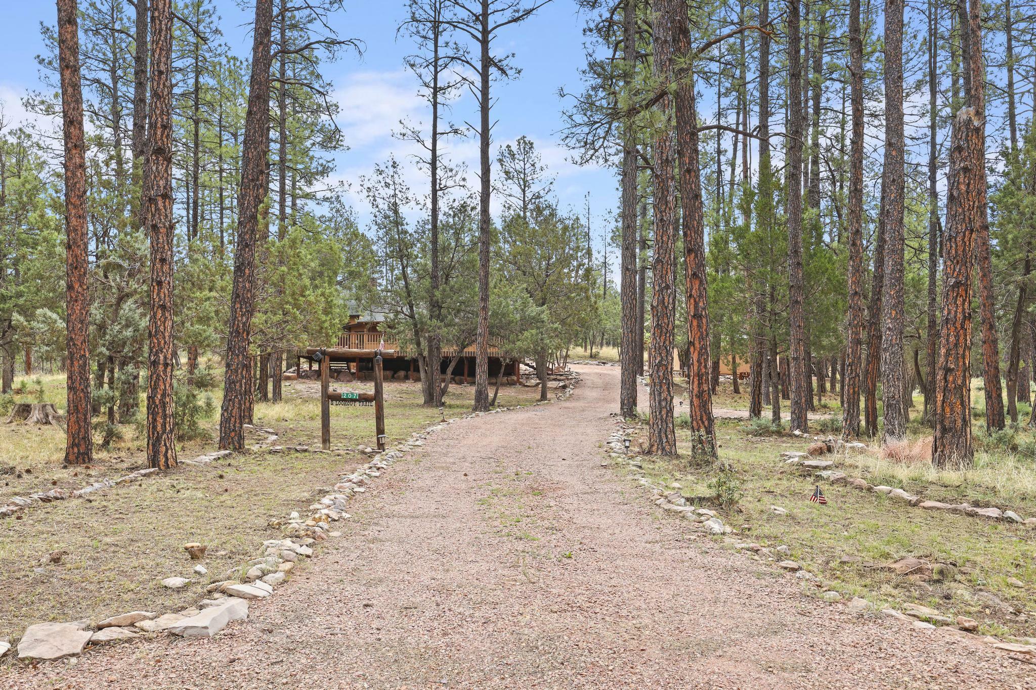 Property Photo: 207 S Lookout Trail AZ 85541