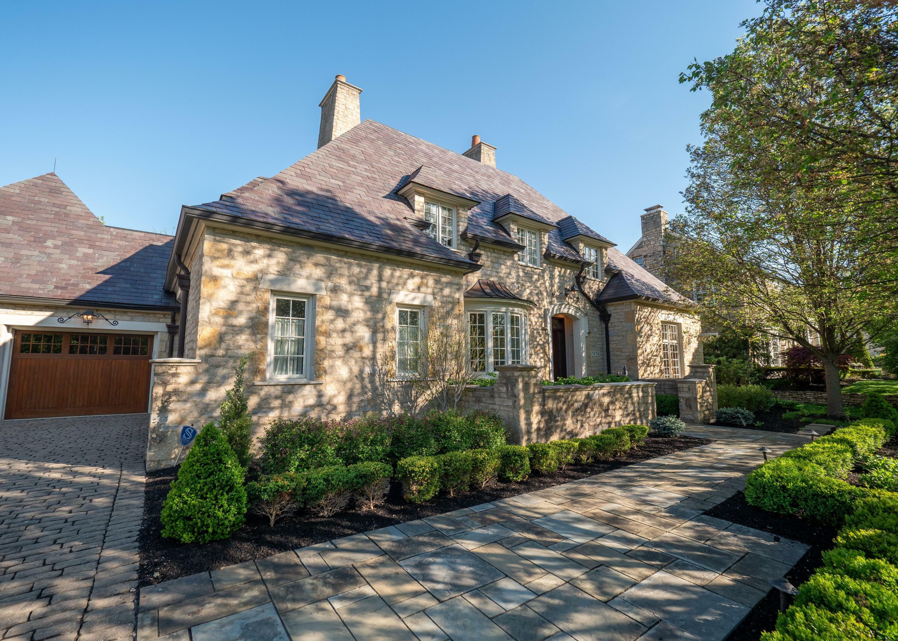 Property Photo: 2528 Onandaga Drive OH 43221