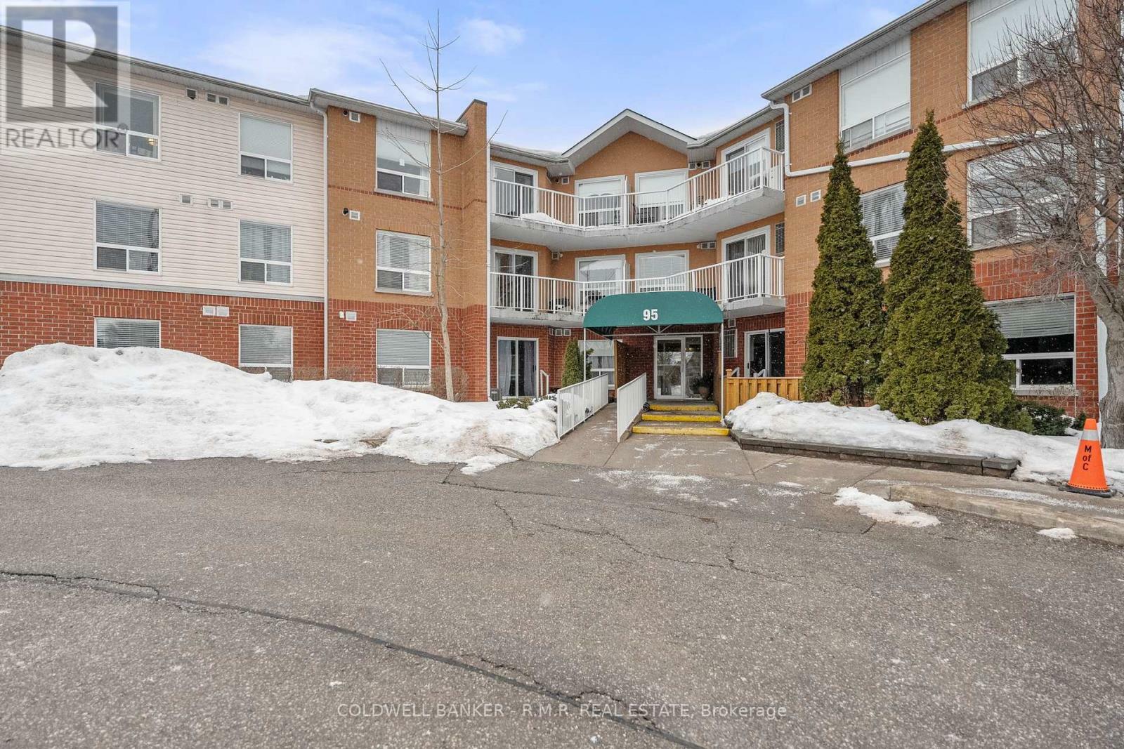 Property Photo: 95 Wellington Street 313 ON L1C 5A1
