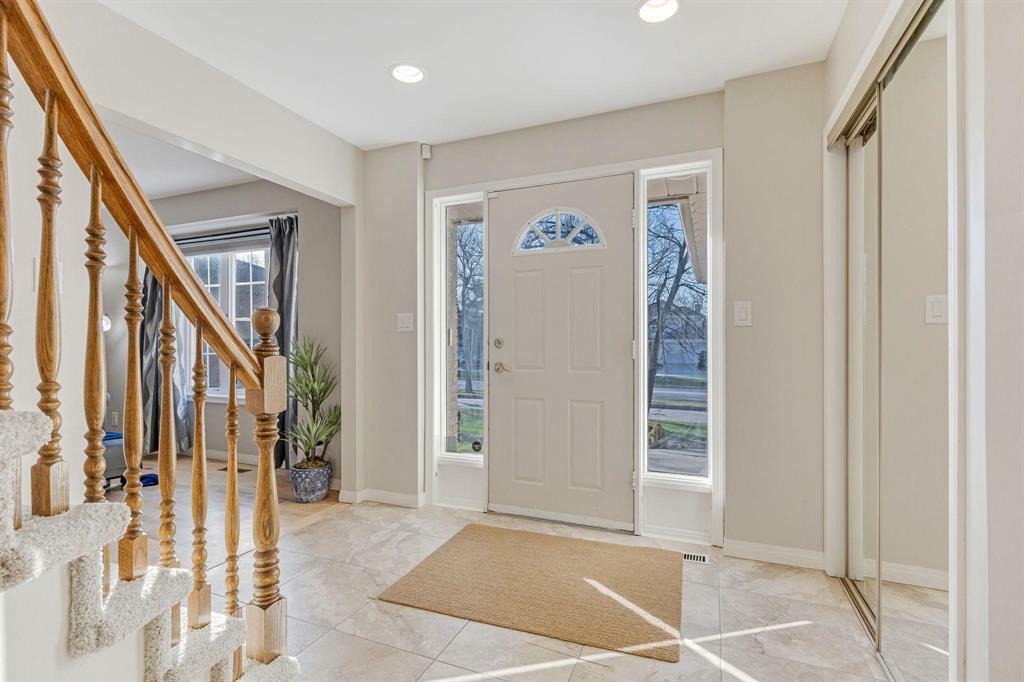 Property Photo: 376 Lindenwood Drive East MB R3P 2H1