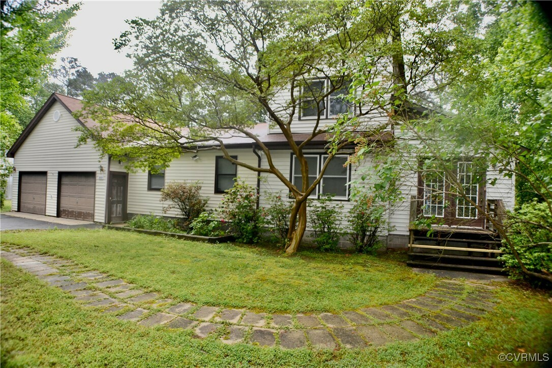 Property Photo: 209 Pineview Drive VA 23071
