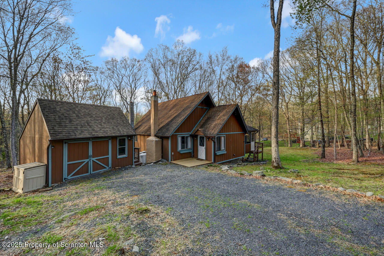 Property Photo: 3222 Bluebird Drive PA 18324