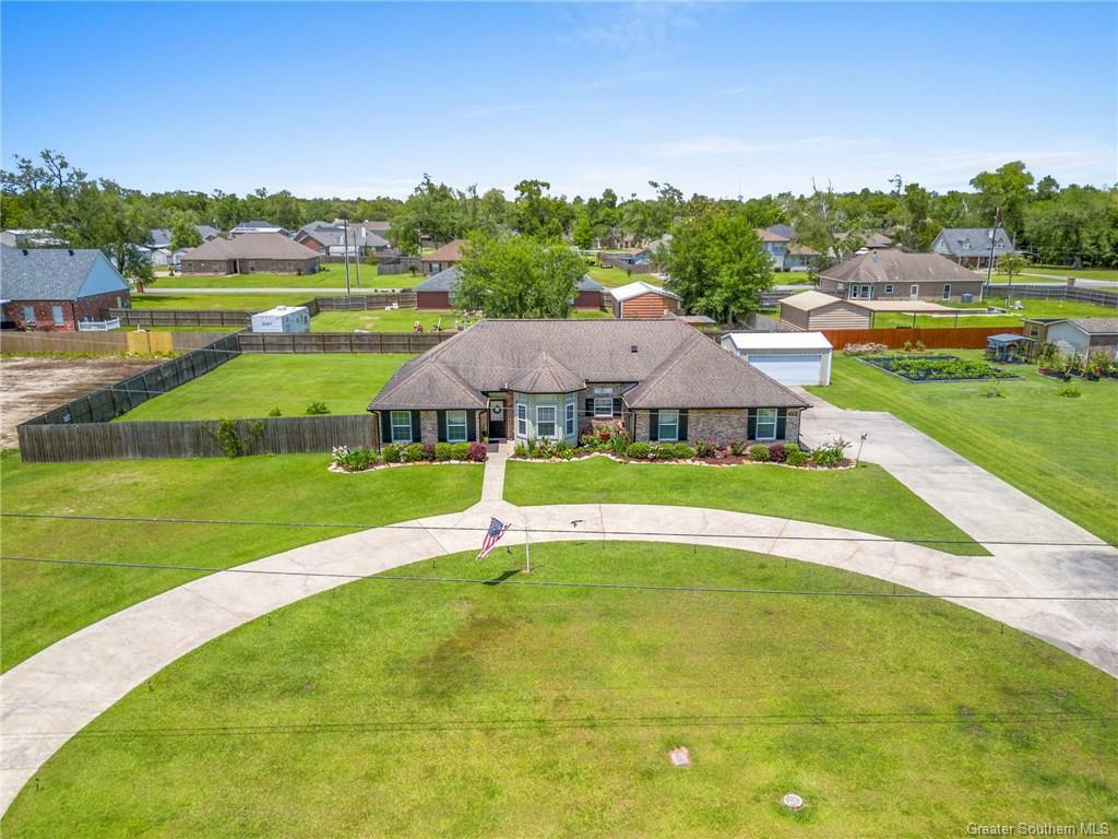 Property Photo: 2740 Kingoak Drive LA 70663