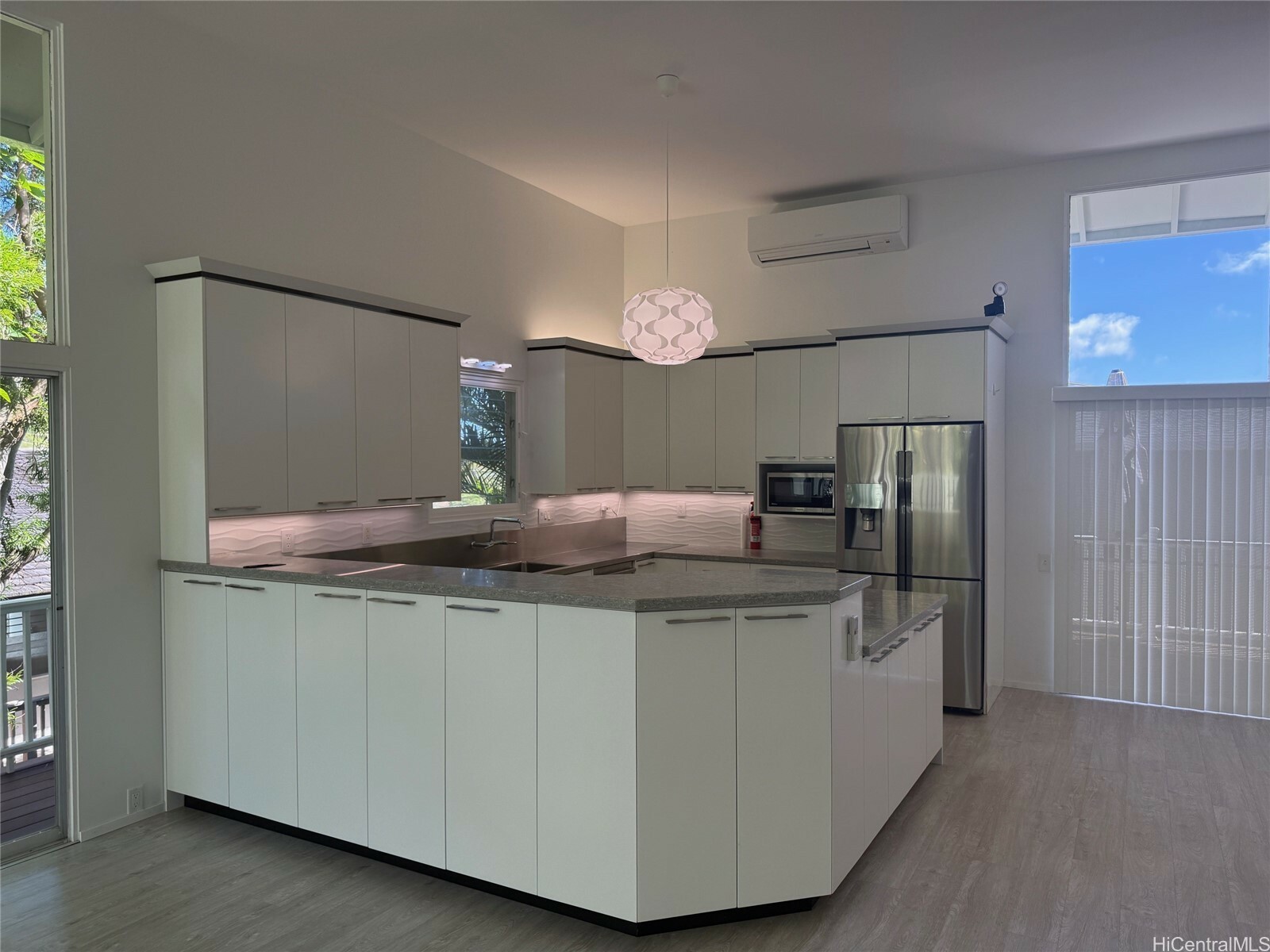 Property Photo: 1440 Kalaniiki Street 3 HI 96821