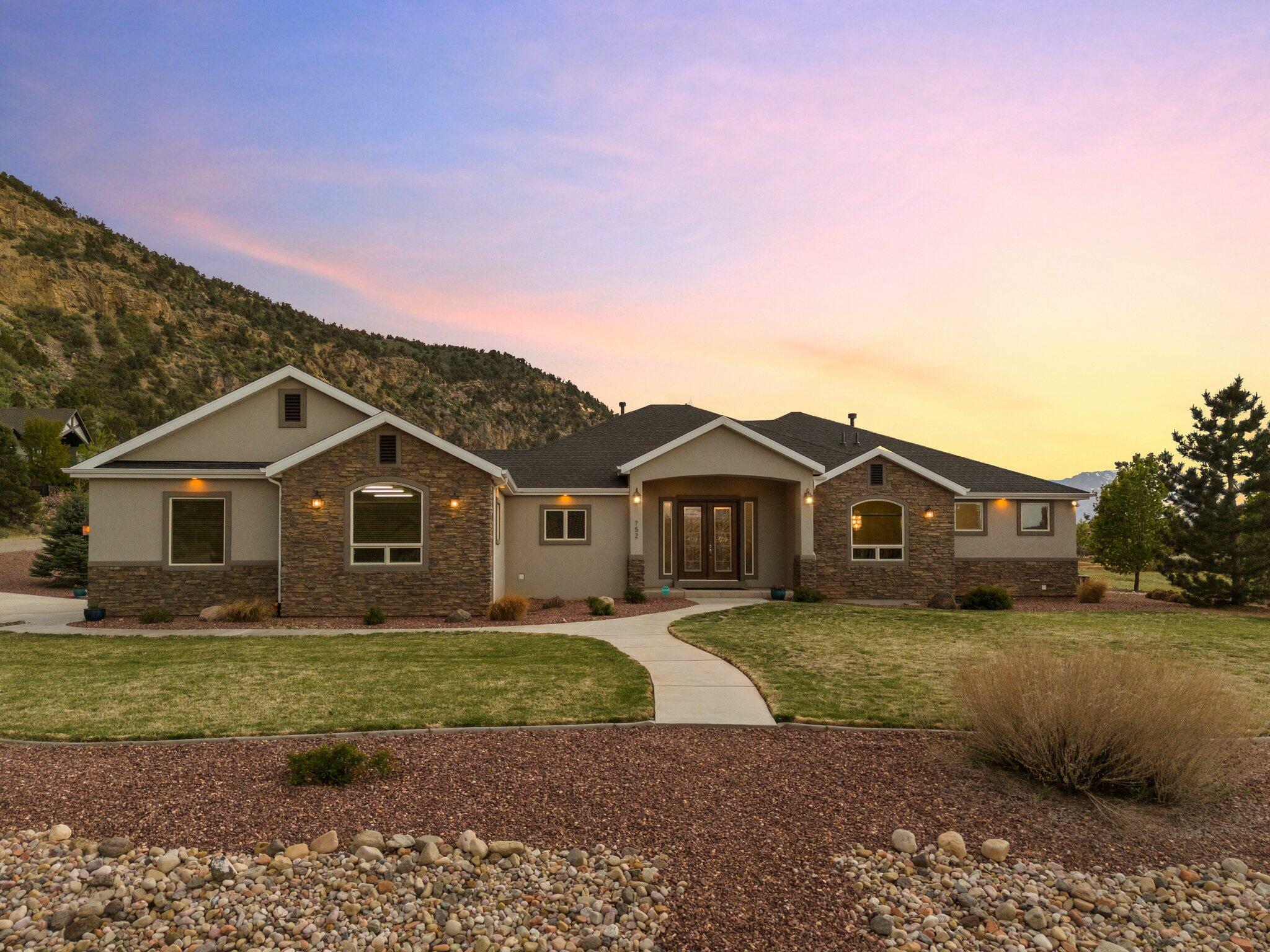 752 W Shuhthagi Ln  New Harmony UT 84757 photo