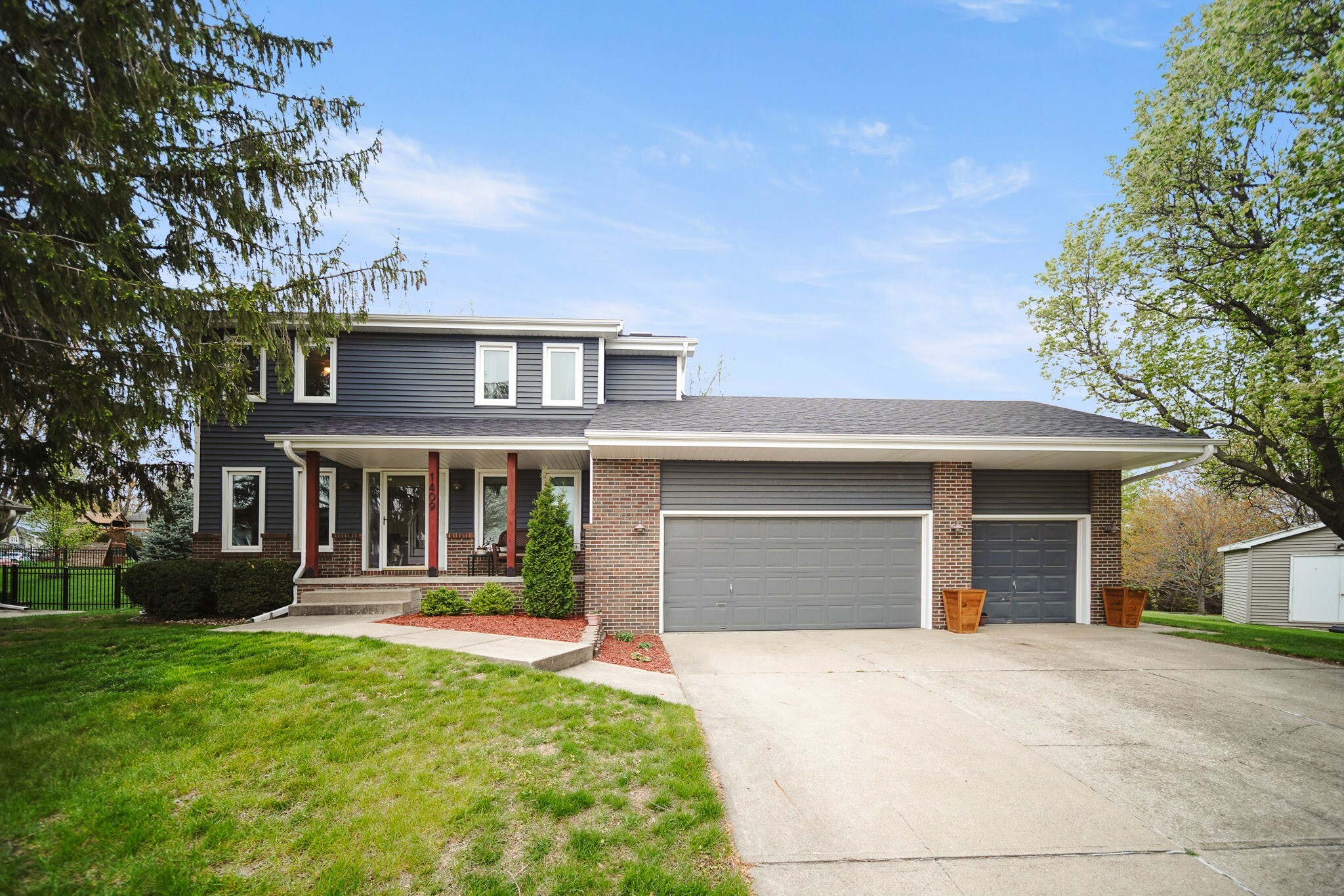 Property Photo: 1409 Avery Court IA 50211