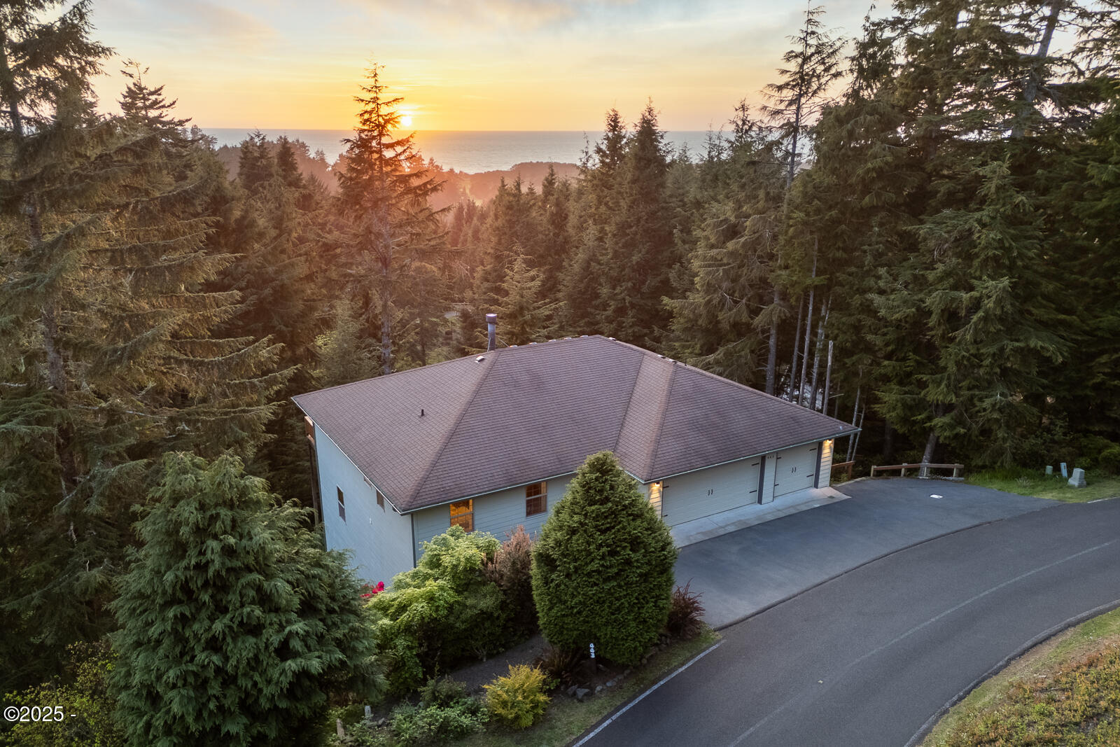Property Photo: 443 Siletz View Lane OR 97388