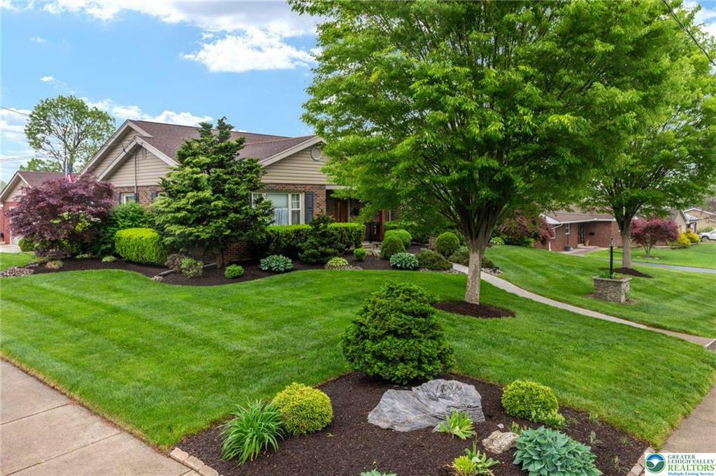 Property Photo: 902 Bridge Street PA 18032