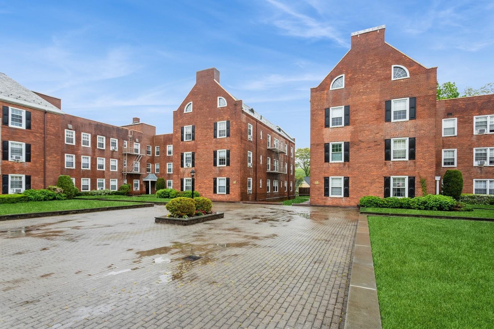 Property Photo:  1815 Palmer Avenue 3K  NY 10538 