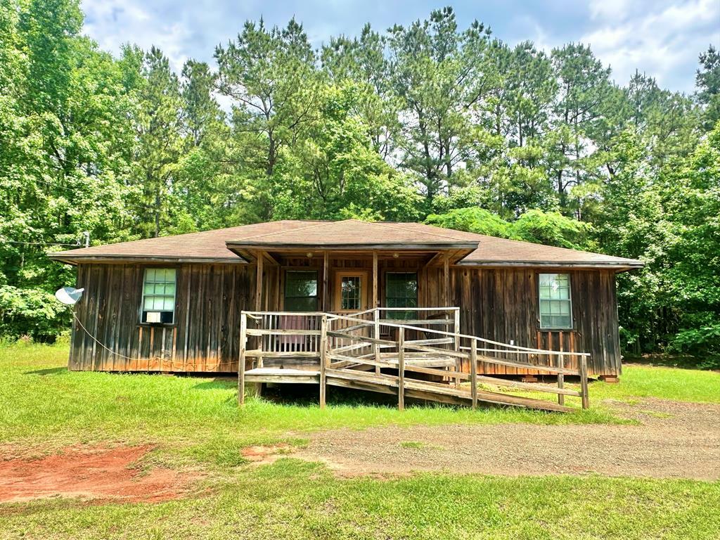 Property Photo:  621 County Road 105  TX 75972 