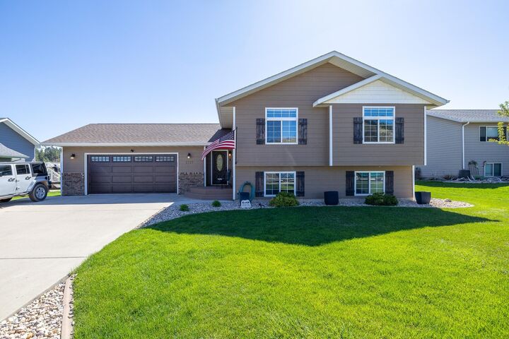 1727 Iron Horse Loop  Spearfish SD 57783 photo