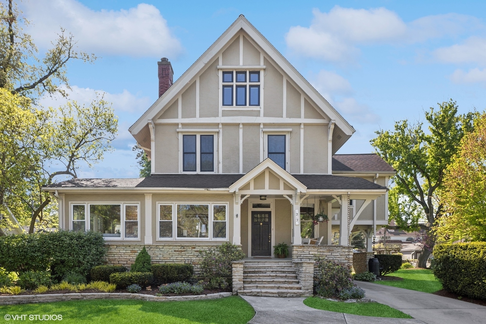 Property Photo: 212 7th Avenue IL 60525