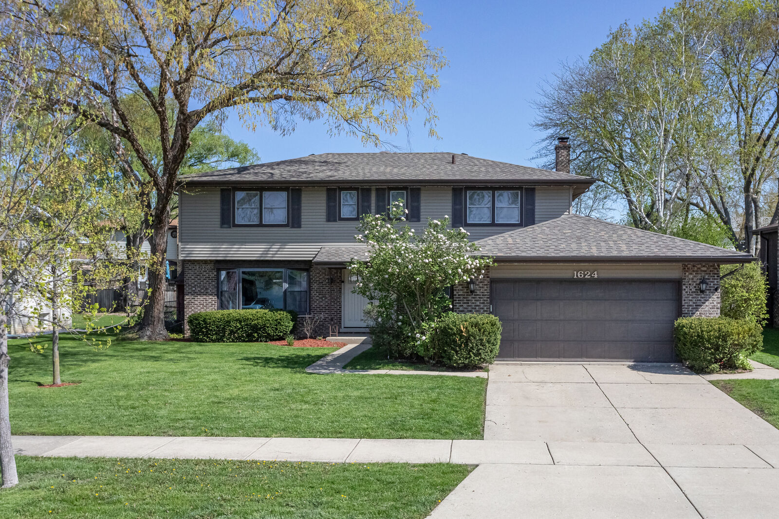 Property Photo:  