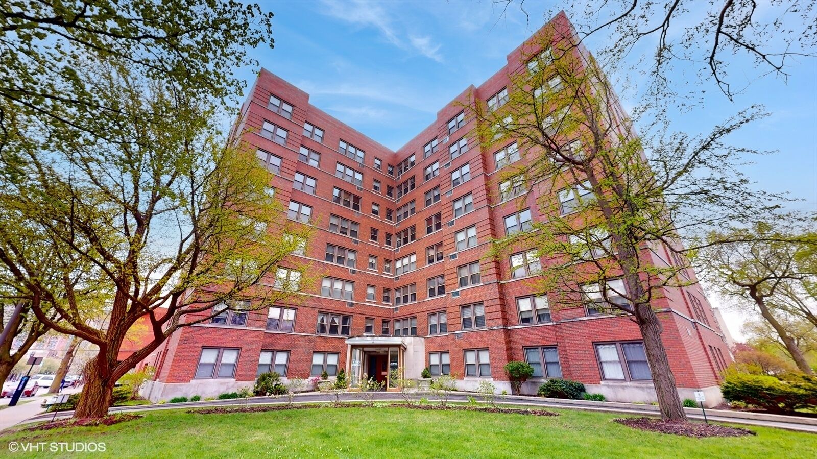 Property Photo: 1585 Ridge Avenue 706 IL 60201