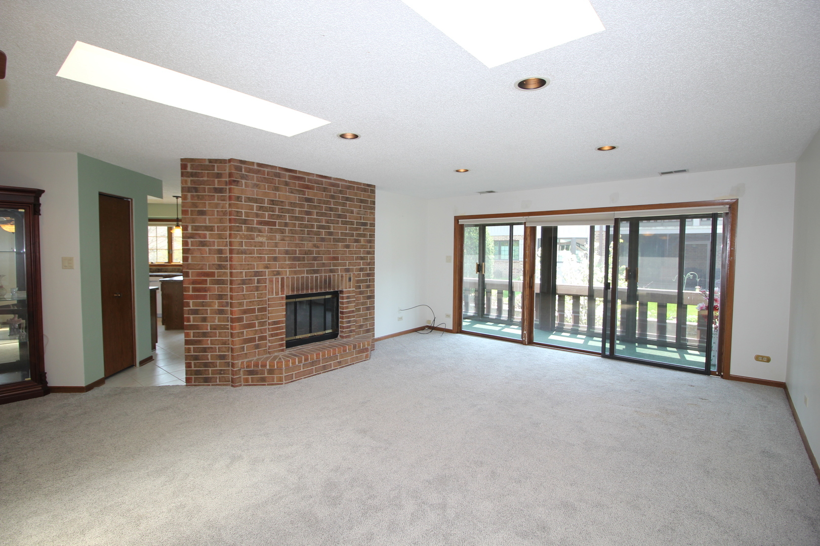 Property Photo: 7853 W Oak Hills Court 2dr IL 60463