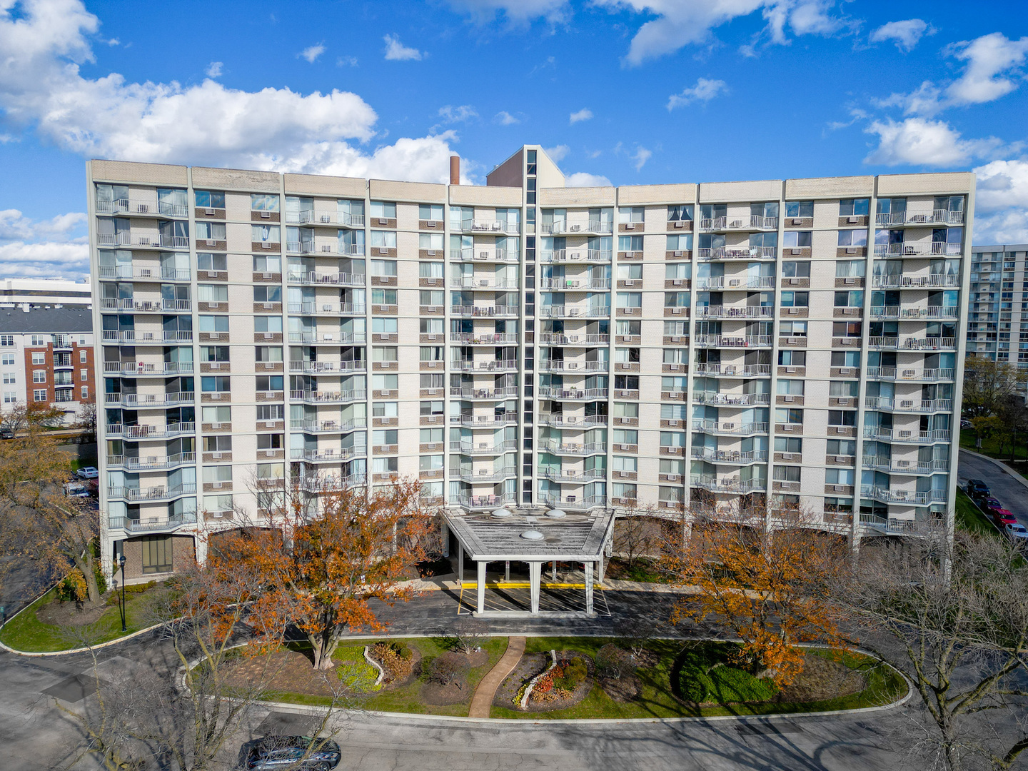 Property Photo: 20 N Tower Road 4F IL 60523
