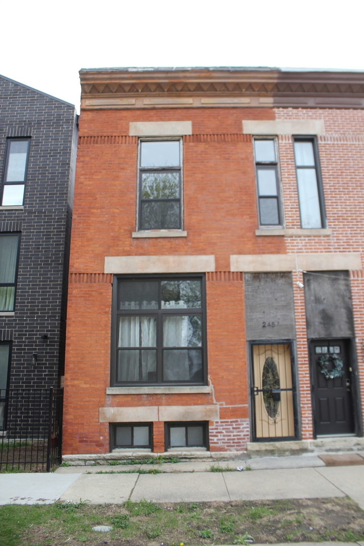 Property Photo: 2457 W Adams Street IL 60612