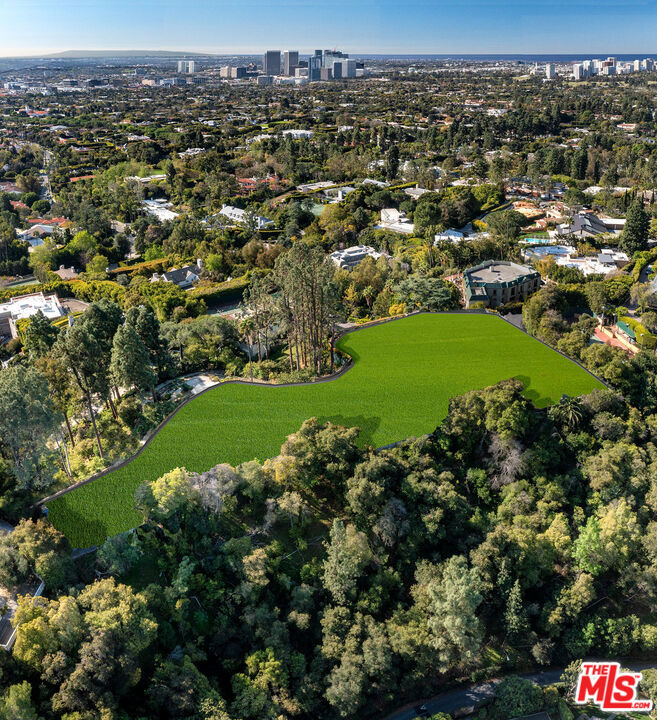 Property Photo:  1005 N Alpine Drive  CA 90210 