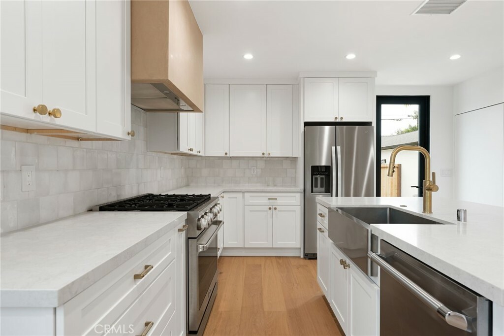 Property Photo: 8334 Winsford Avenue CA 90045