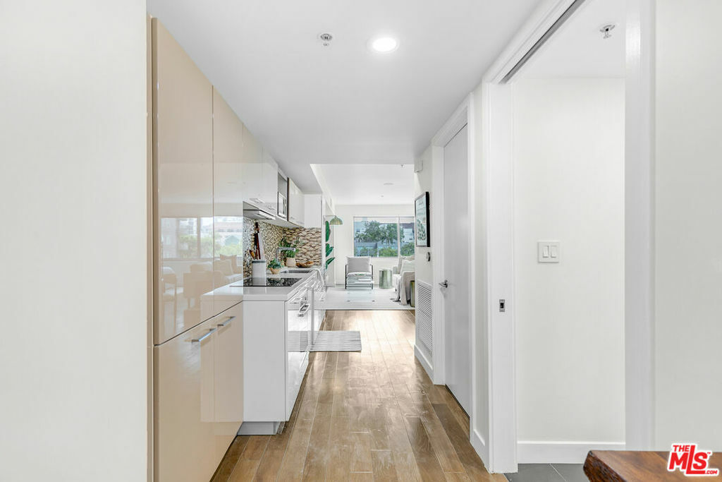 Property Photo: 901 S Flower Street 402 CA 90015