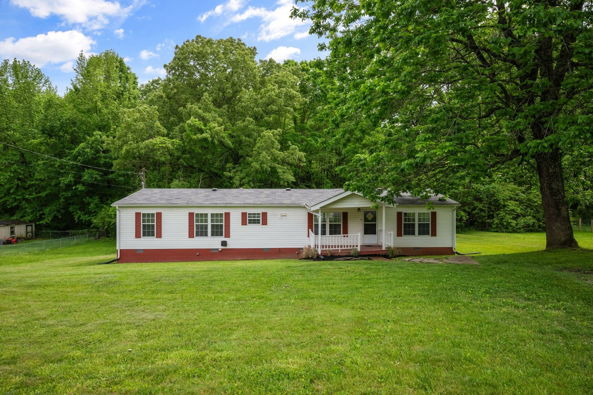 Property Photo: 1023 Briarwood Dr TN 37036