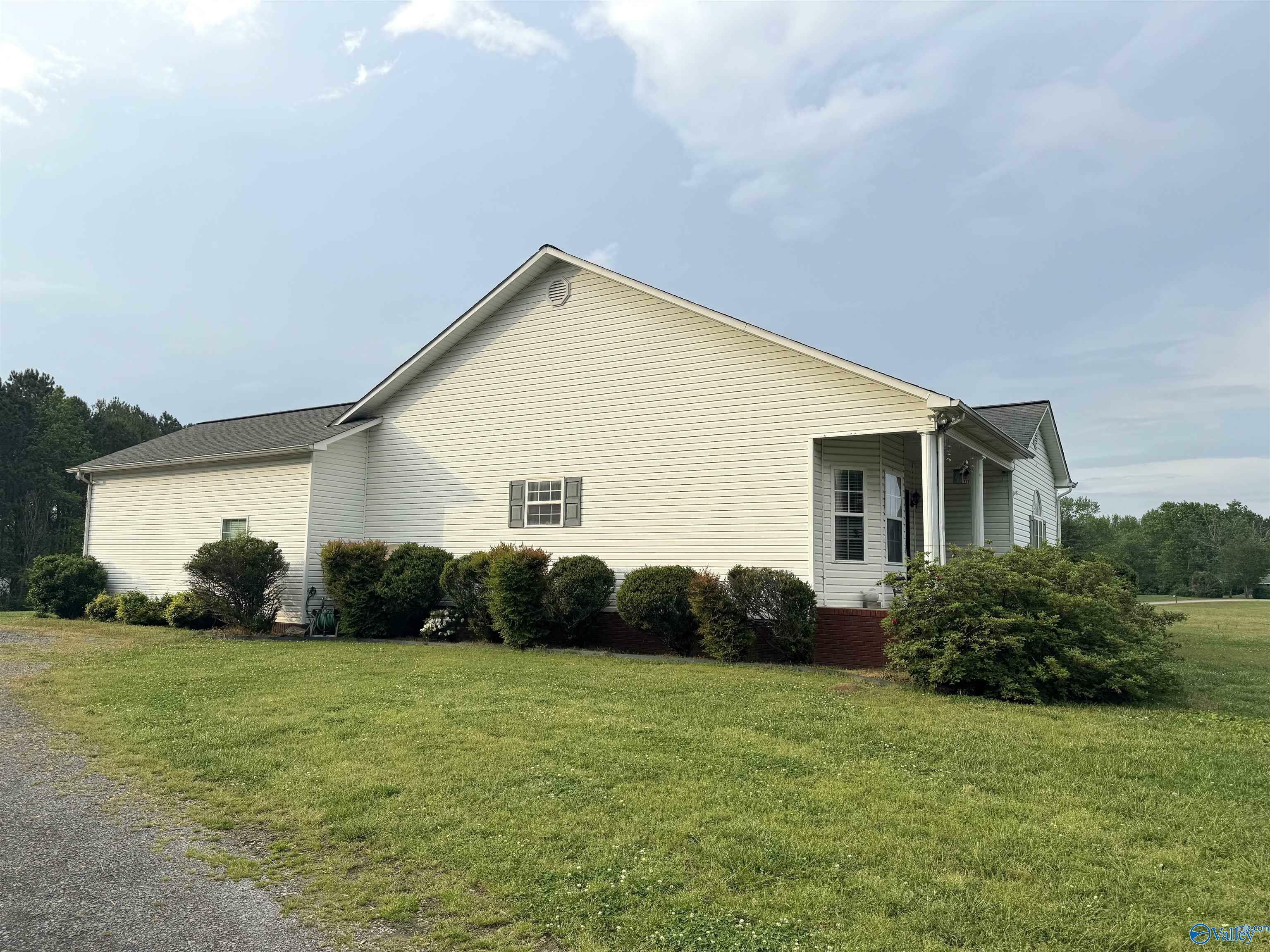 Property Photo: 1474 Frost Road AL 35621