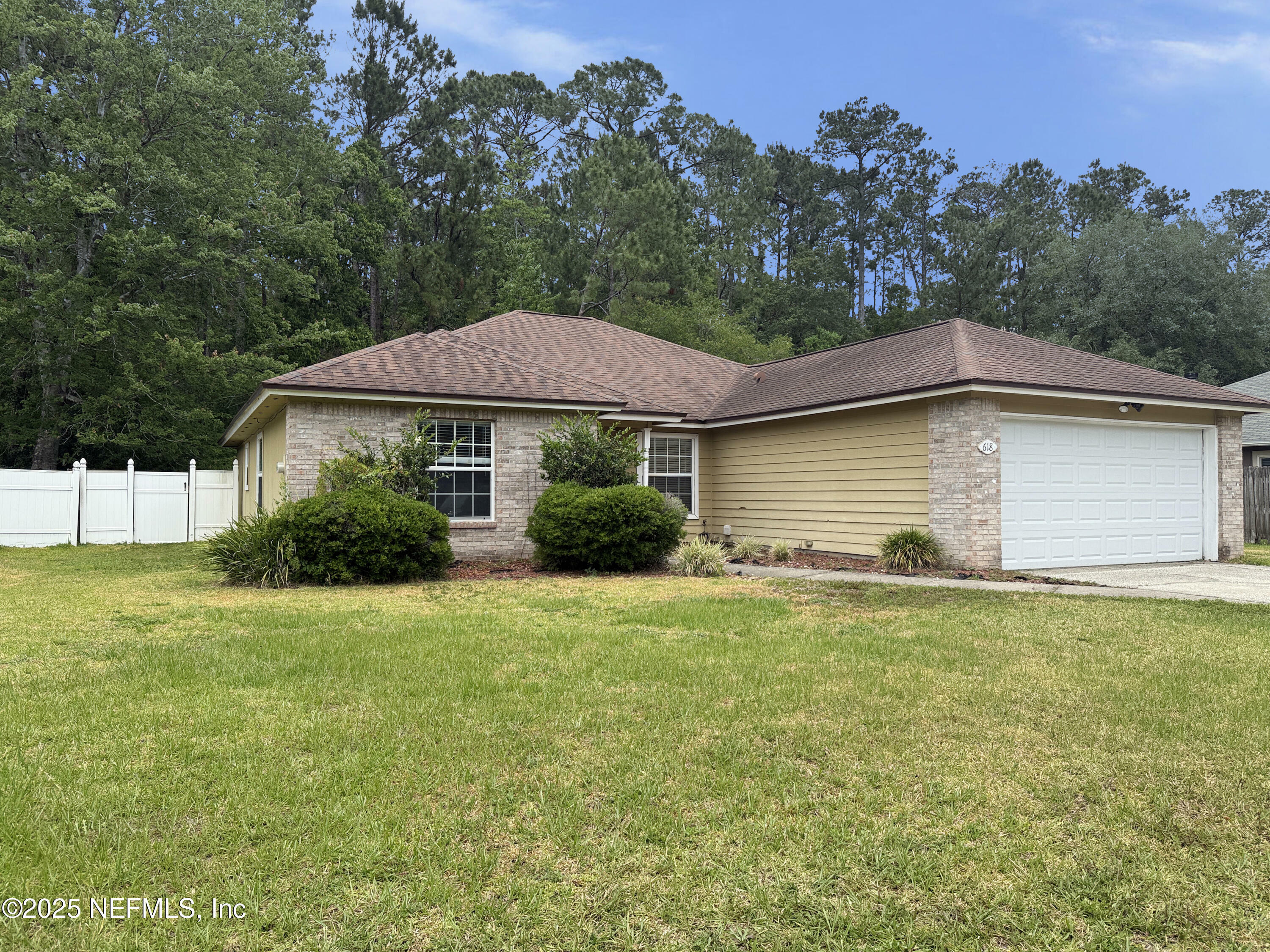 Property Photo: 618 Hibernia Oaks Drive FL 32003