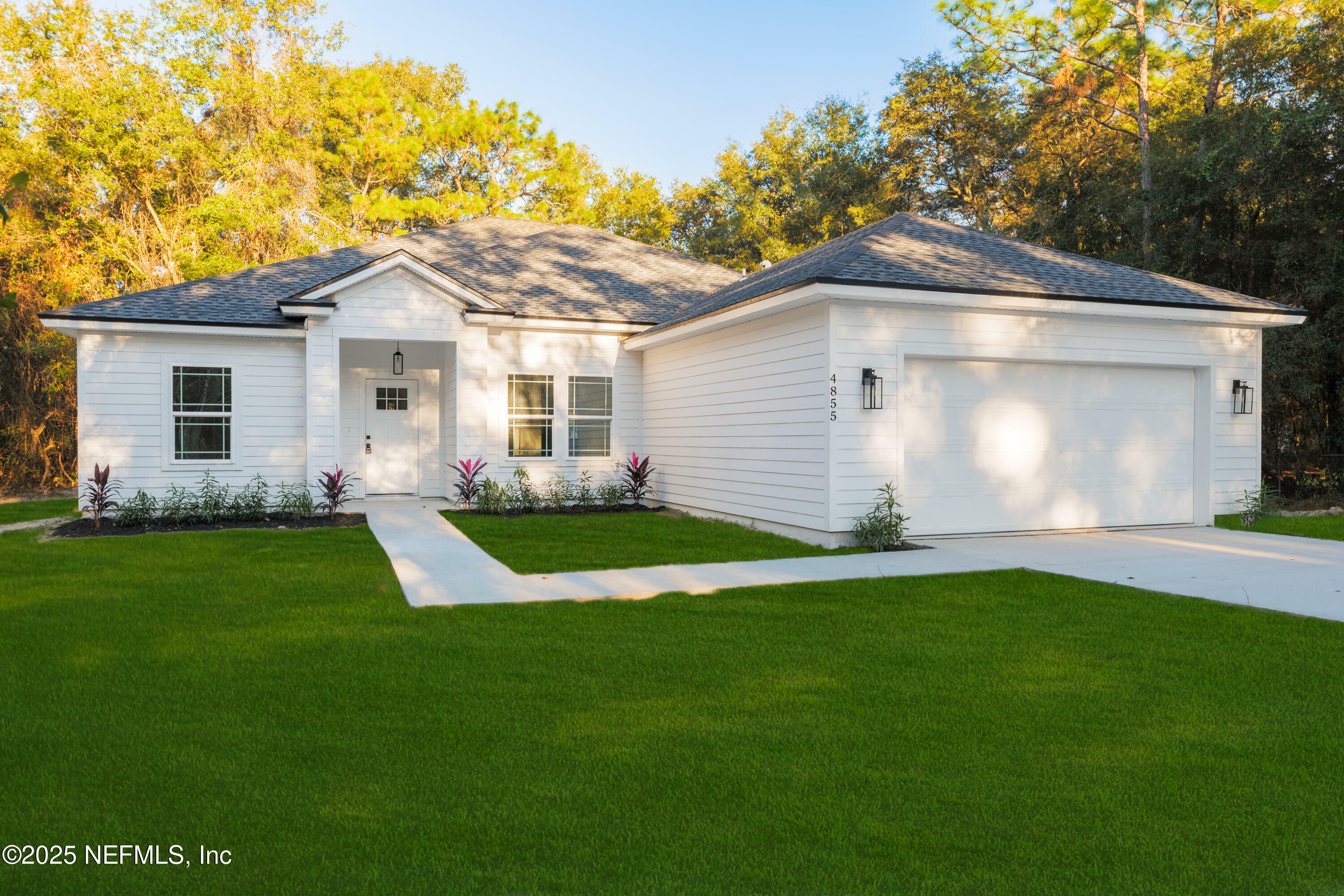 Property Photo: 5821 Silver Sands Circle FL 32656
