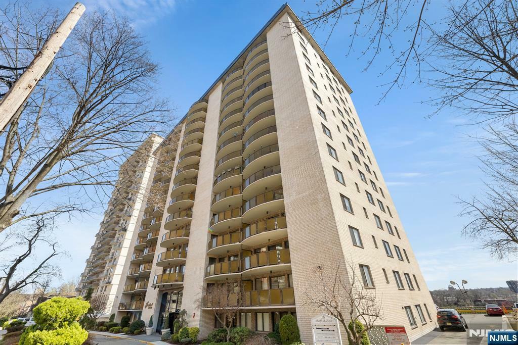 Property Photo: 150 Overlook Avenue 14F NJ 07601