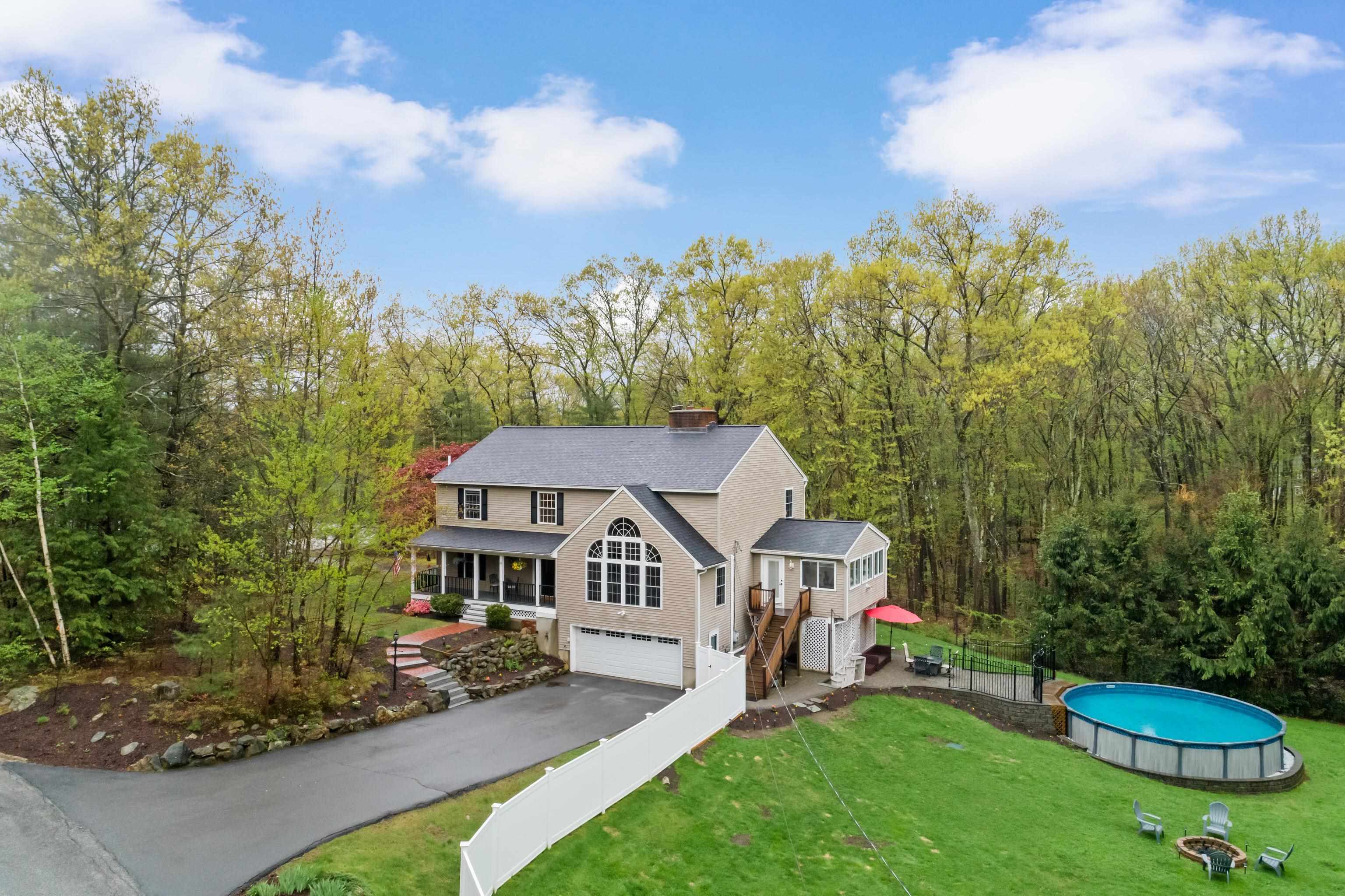 Property Photo: 19 Ridgeview Drive NH 03106