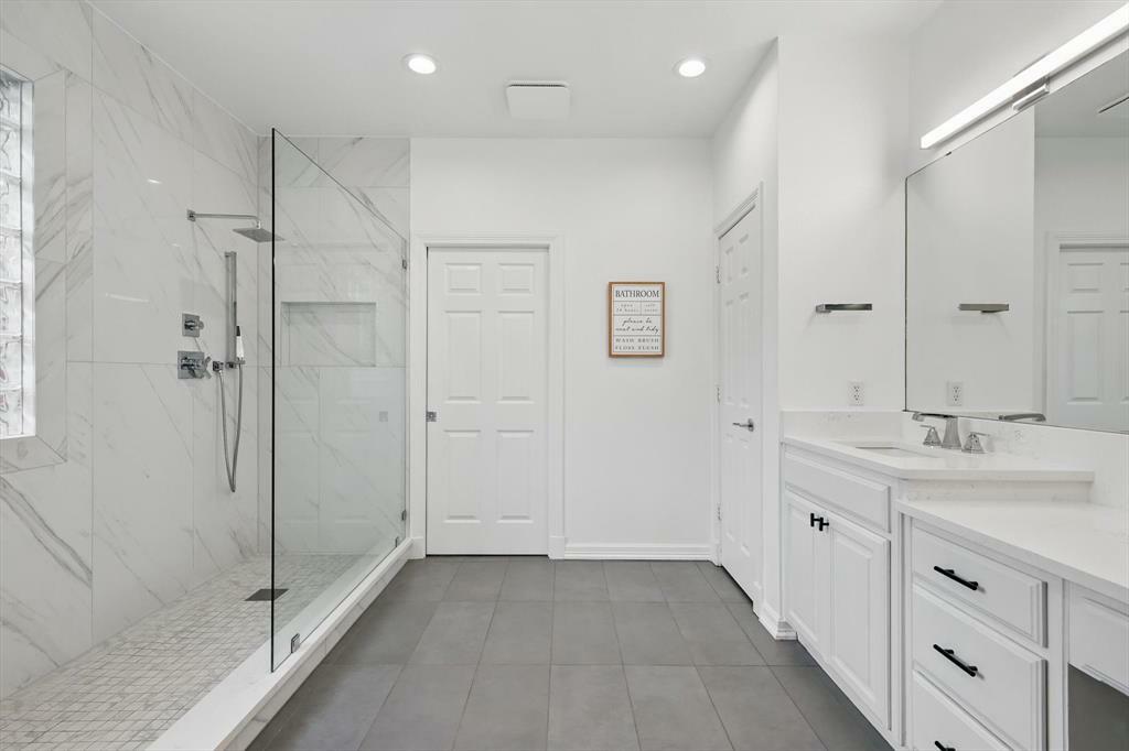 Property Photo: 988 Condor Drive TX 75019