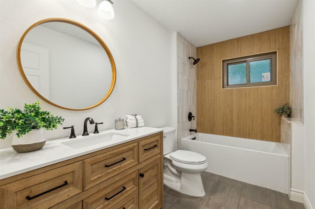 Property Photo: 6200 Ravenswood Drive TX 76112