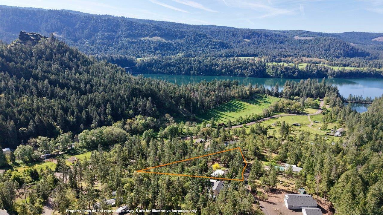 Property Photo:  115 Manzanita Drive  OR 97536 