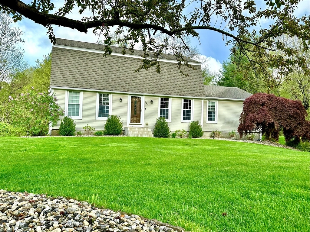 124 Robin Ridge Dr  Agawam MA 01030 photo