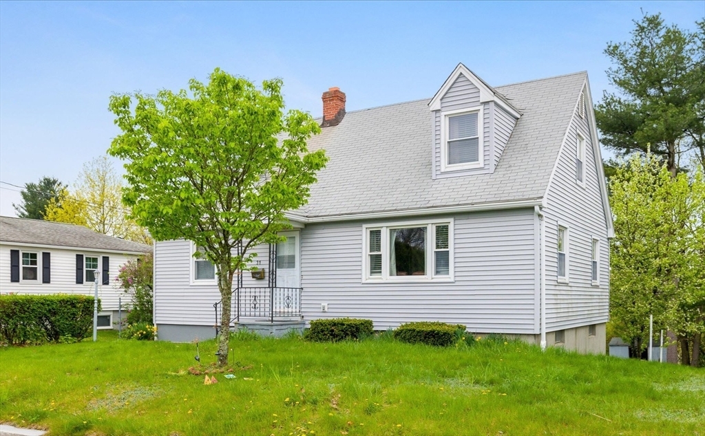 Property Photo:  31 Mount Ave  MA 01606 