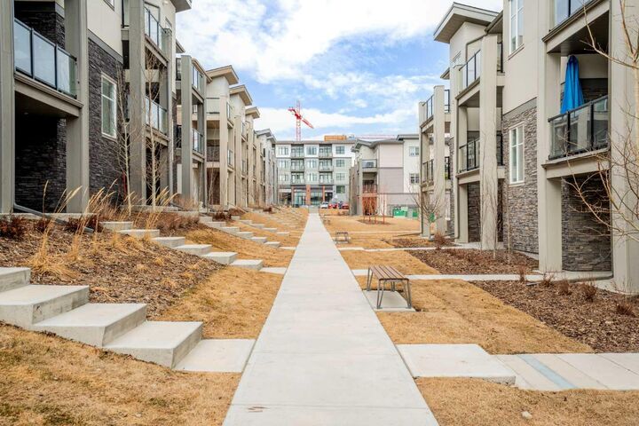 Property Photo:  122 Spring Creek Common SW  AB T3H 6E2 