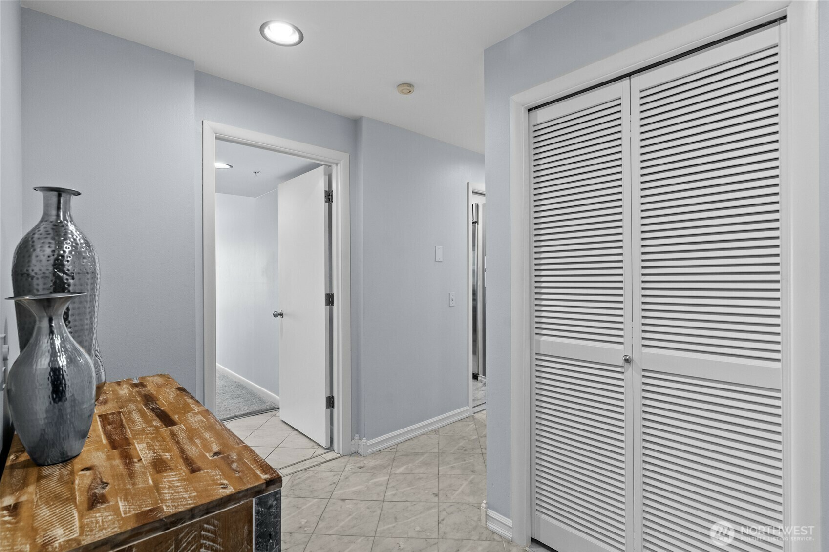 Property Photo: 420 Melrose Avenue E 201 WA 98102