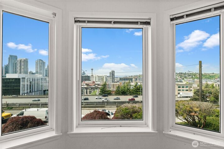 Property Photo:  420  Melrose Avenue E 201  WA 98102 