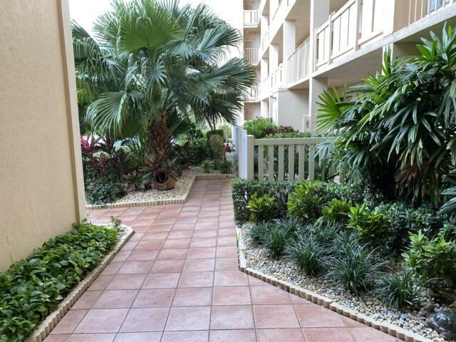 Property Photo: 7076 Hungtington Lane 805 FL 33446