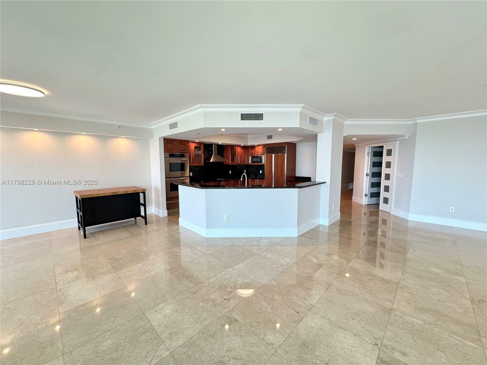 Property Photo: 3301 NE 183rd St 1604 FL 33160