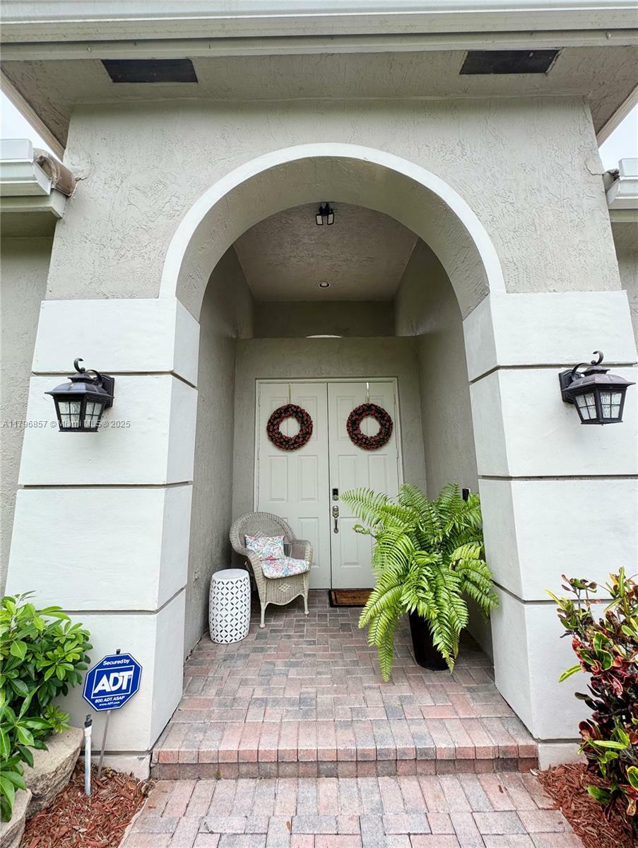 Property Photo: 16724 NW 8th St FL 33028