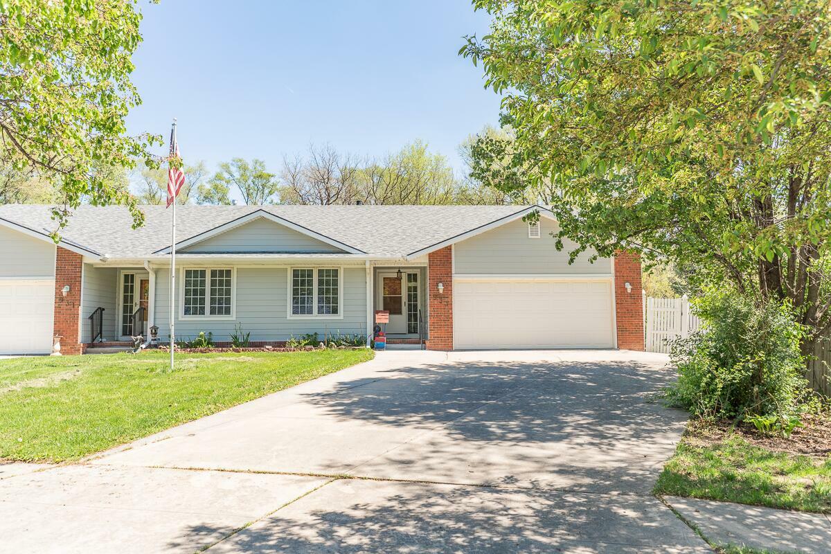 Property Photo: 933 E Ridge Drive IA 51551