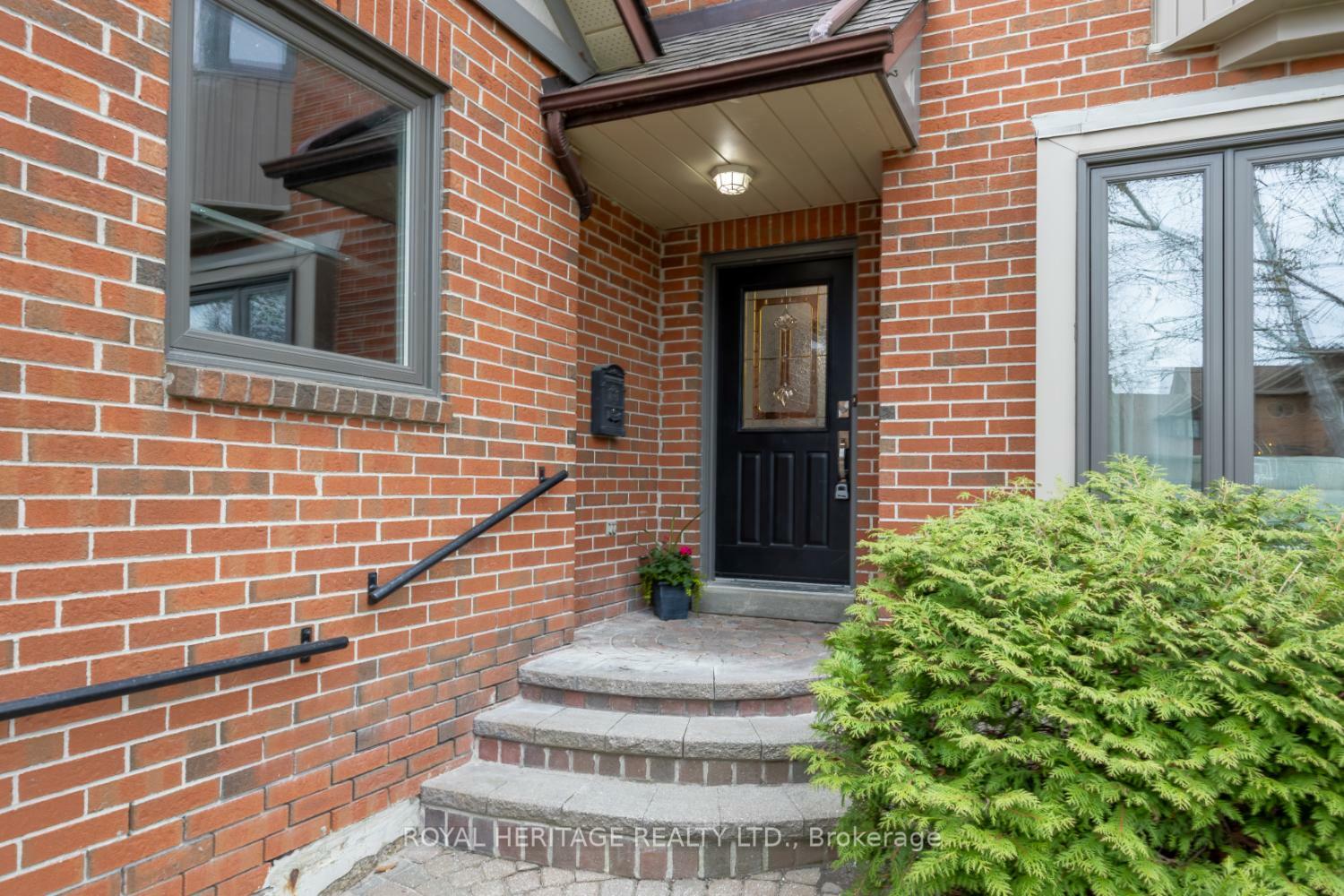 Photo de la propriété: 1534 Silver Spruce Drive N ON L1V 5H7