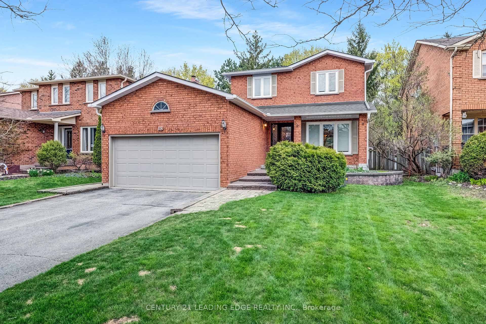Photo de la propriété: 18 Ironwood Crescent ON L4A 5S7