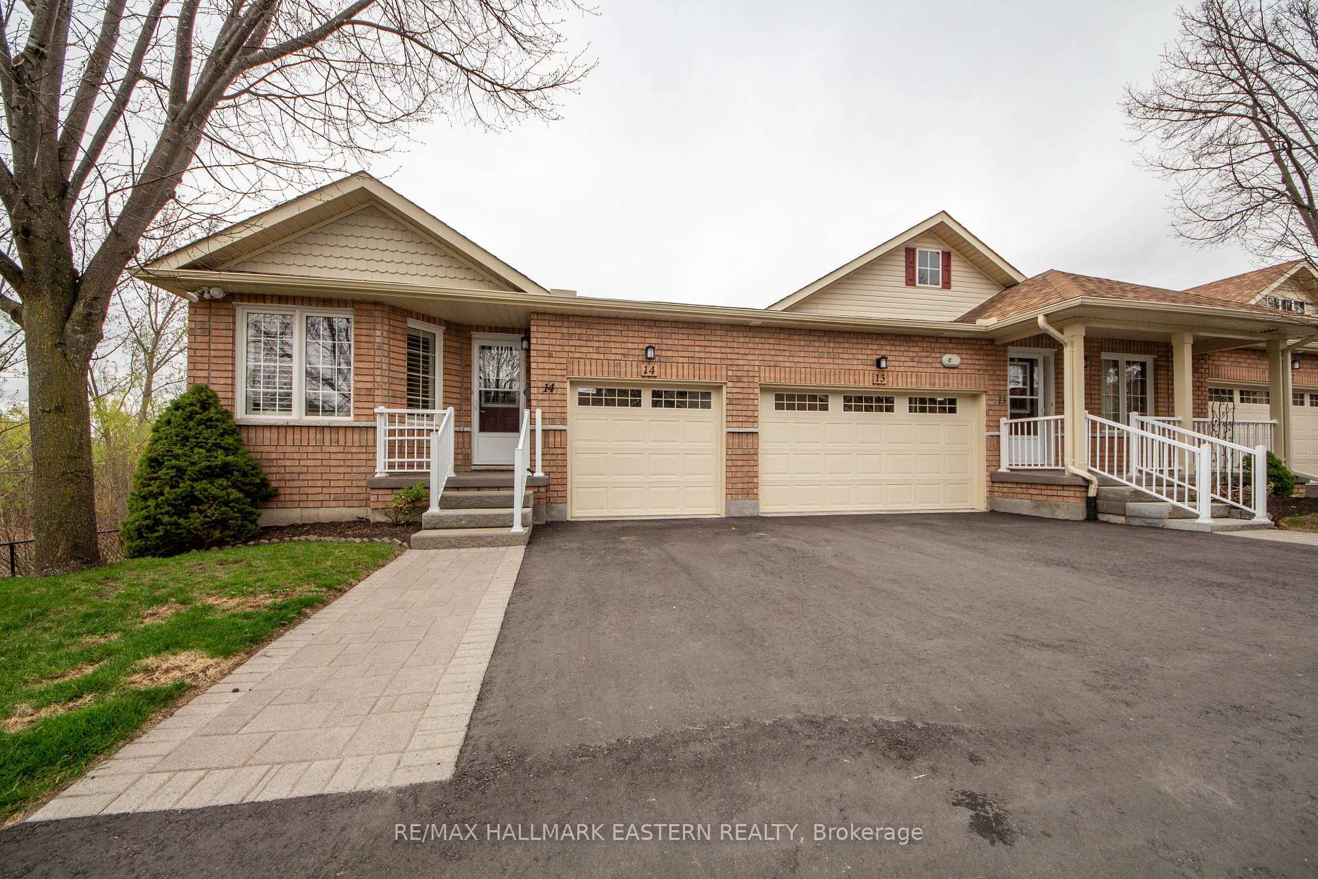 Property Photo: 877 Wentworth Street 14 ON K9J 8R7