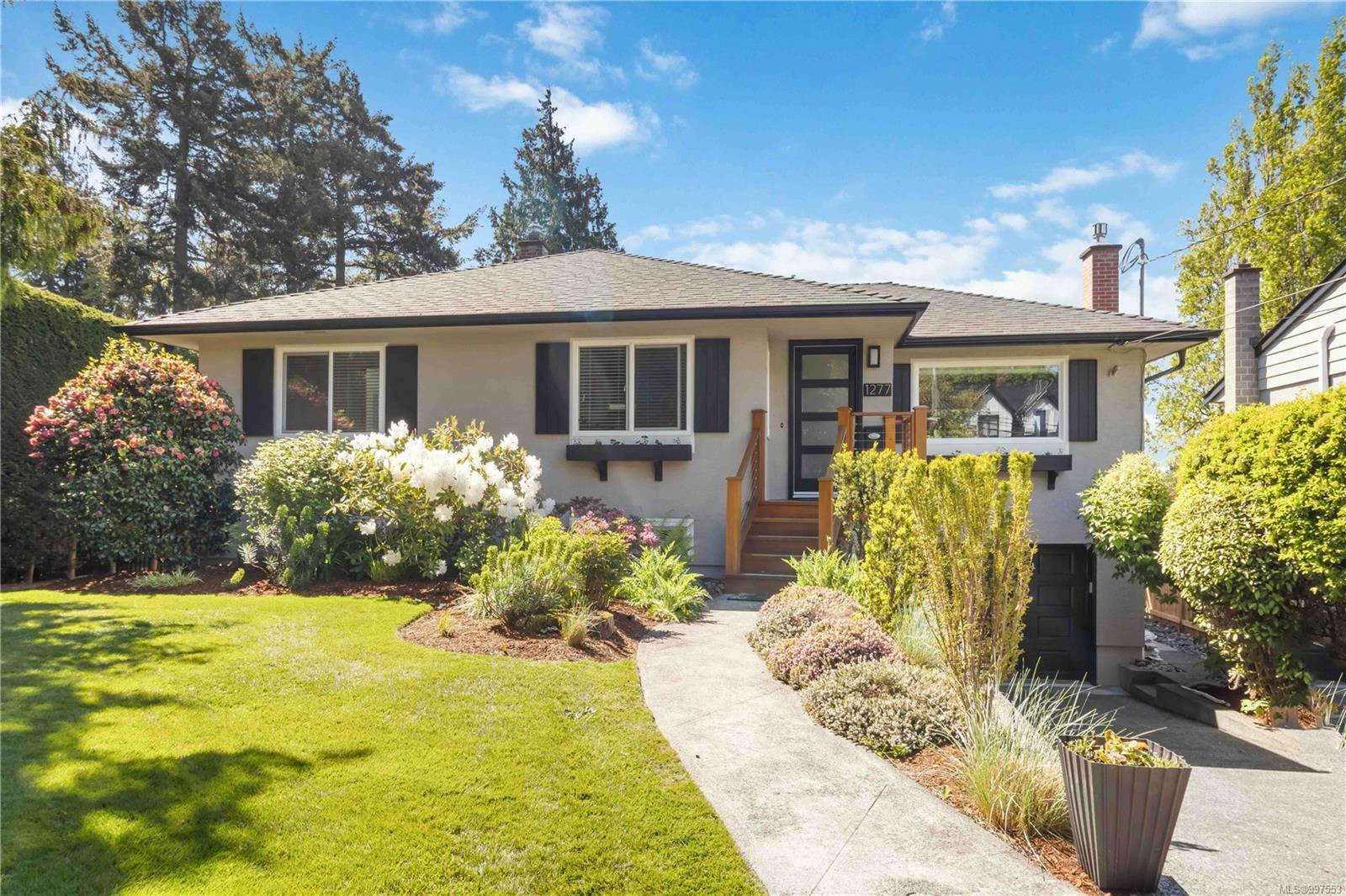 Property Photo: 1277 Rockland Ave BC V8V 3J3