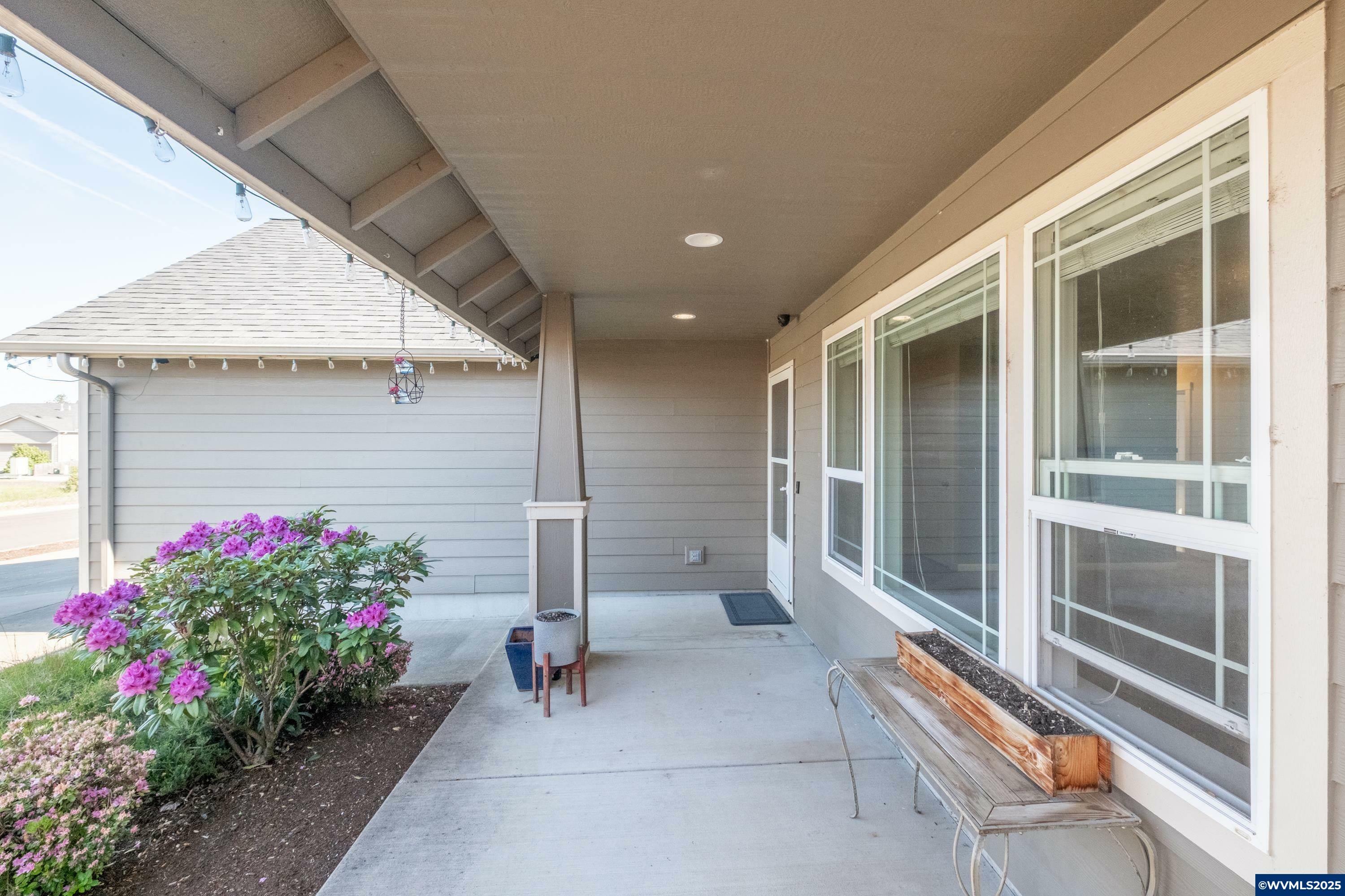Property Photo: 3461 Hawk Arrow Dr OR 97355