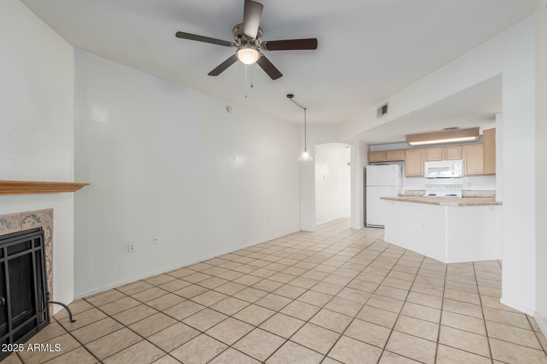 Property Photo: 10401 N 52nd Street 114 AZ 85253